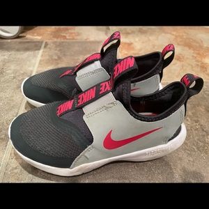 Boys Nike Flex size 12.5